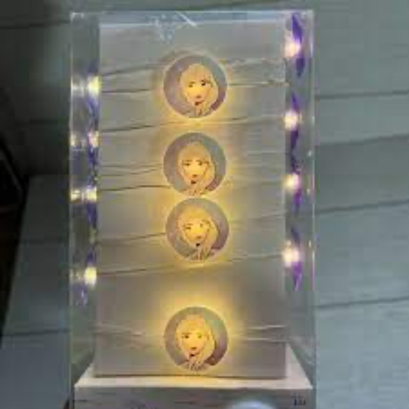 Frozen II Ice Diamonds String Lights - Picture 2 of 3